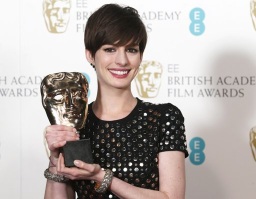 Anne Hathaway mejor actriz secundaria por "Les Miserables"